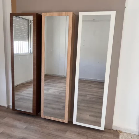 Porte chaussures avec miroir et une porte